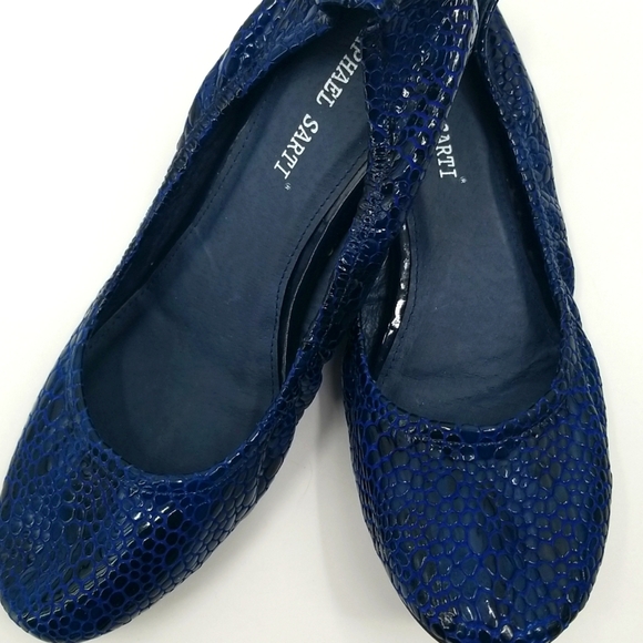 Raphael Sarti Blue Pebbled Flat - Picture 8 of 8